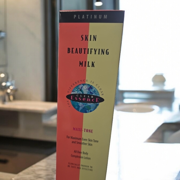 Clear Essence Platinum Skin Beautifying Milk- Maxi-Tone- 227g - Picture 2 of 5